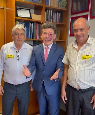EM  BRASÍLIA, PREFEITO VISITA DEPUTADOS