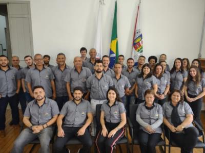 PREFEITURA ENTREGA UNIFORMES AOS SERVIDORES MUNICIPAIS