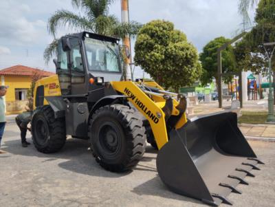 REFORÇO NA INFRAESTRUTURA:  PREFEITURA RECEBE NOVA MÁQUINA PÁ-CARREGADEIRA!
