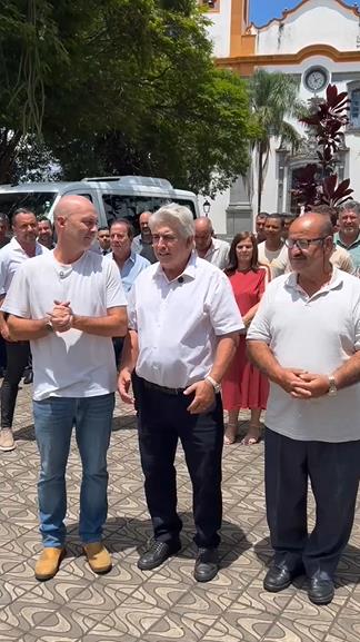 DEPUTADO ESTADUAL GUSTAVO VALADARES ENTREGA 04 VANS PARA O TRANSPORTE DE ESTUDANTES DE BOM SUCESSO