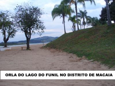 Serviço de manutenção da Orla da Represa do Funil no Distrito de Macaia